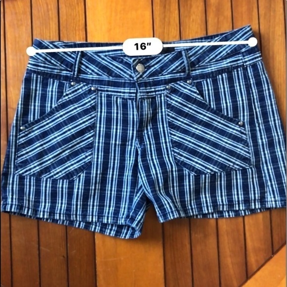 BCBGMAXAZRIA blue and white shorts - Picture 9 of 11